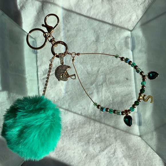 💚 🏈 Football Keychain (NEW) 🏈 💚 - Picture 5 of 8